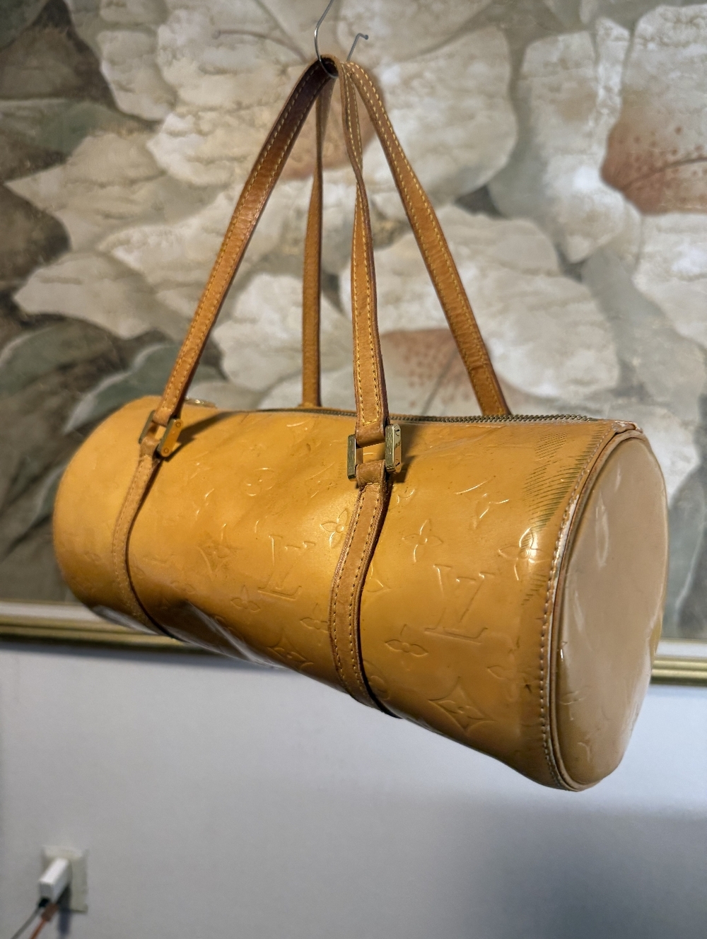 Louis Vuitton Monogram Vernis Papillon - Picture 8 of 16